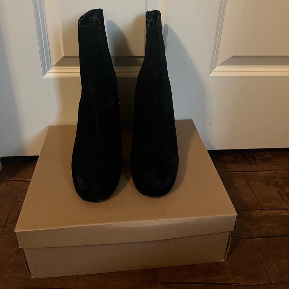 Steve Madden Main Black Suede Boots Size 9